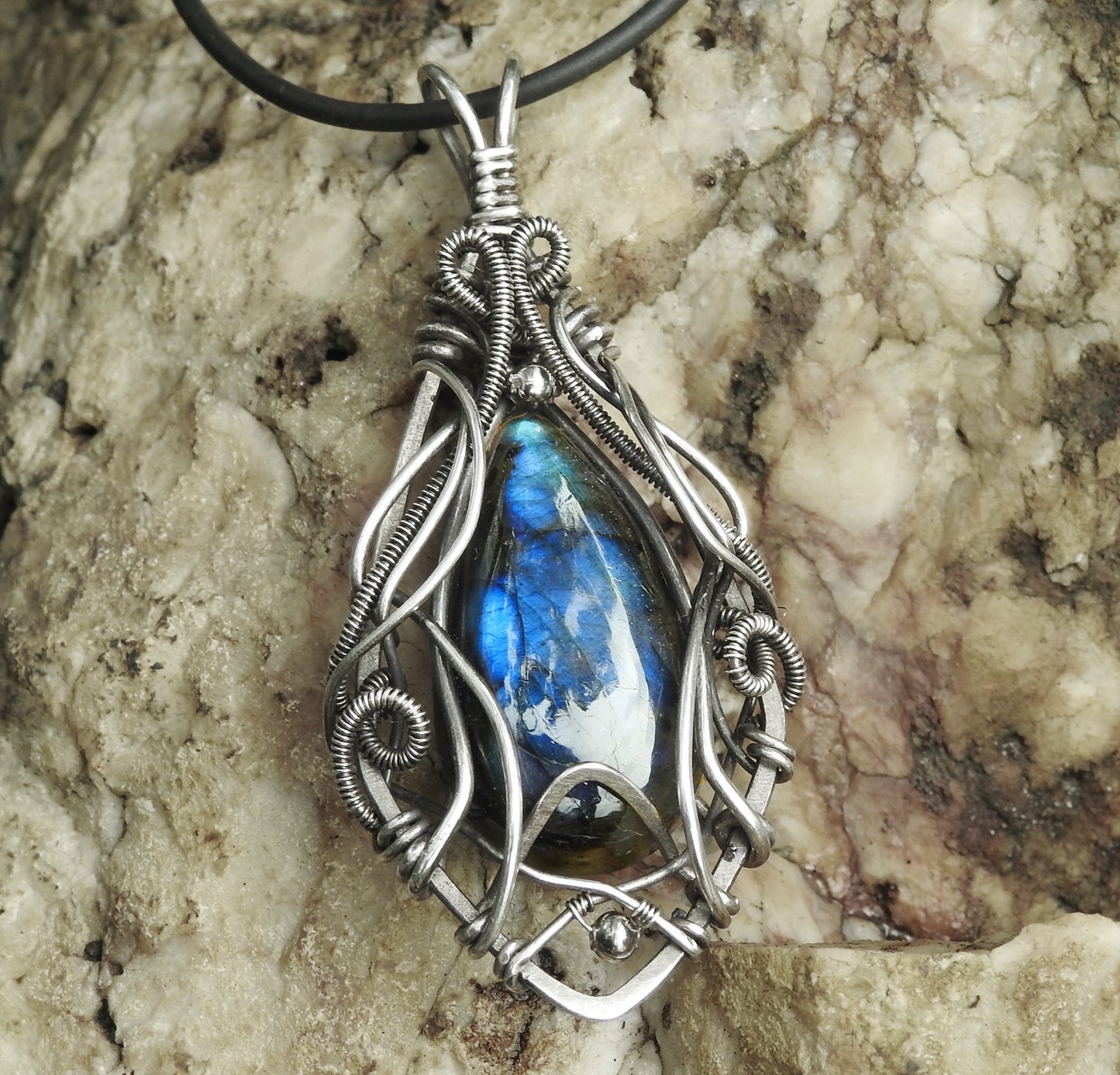 Labradorite and sterling silver pendant